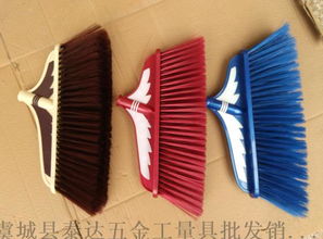 廠家直銷(xiāo)高品質(zhì)家居清潔掃把與笤帚 軟毛塑料與不銹鋼材質(zhì)，滿(mǎn)足多樣化清潔需求